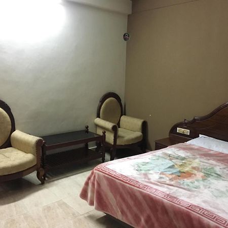 Hotel Royal Wings 니둠바서리 외부 사진