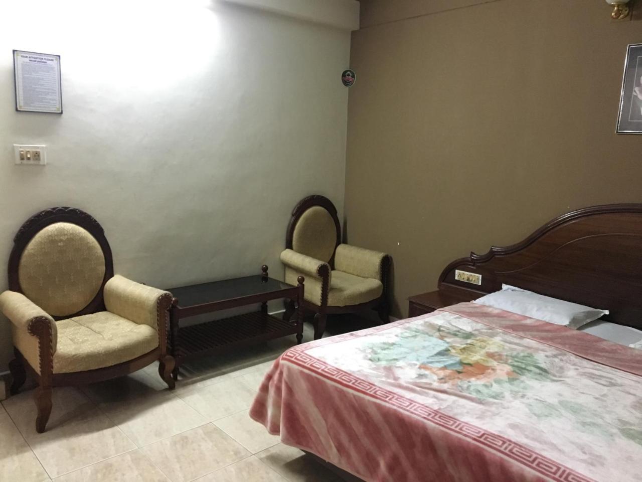 Hotel Royal Wings 니둠바서리 외부 사진